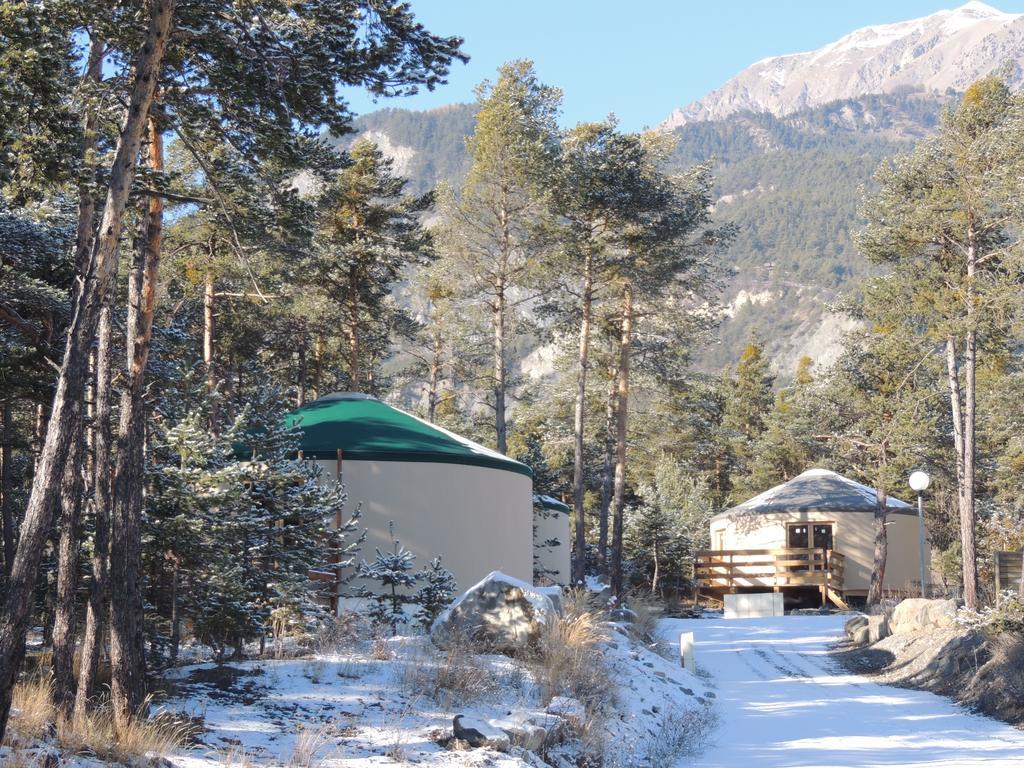 فندق Parc Residentiel De Loisir : Le Loup Blanc Du Riou بارسلونات المظهر الخارجي الصورة